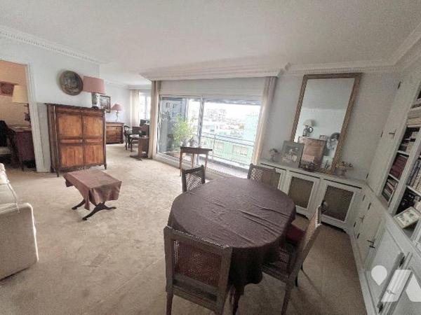 La SAS RR NOTAIRES vous propose en exclusivité un appartement de type T4.

Situé dans le quar...