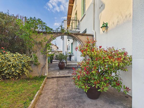 Propriété confidentielle aux portes de Lyon 8 quartier Moulin à vent