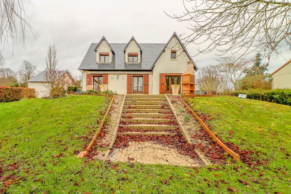 Maison 5 chambres, 2 garages, climatisation, 5 minutes autoroute, Chaulgnes, 15 minutes Nevers, 2h30 Paris