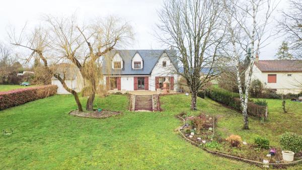 Maison 5 chambres, 2 garages, climatisation, 5 minutes autoroute, Chaulgnes, 15 minutes Nevers, 2h30 Paris