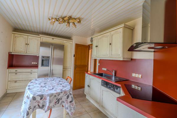 Maison 5 chambres, 2 garages, climatisation, 5 minutes autoroute, Chaulgnes, 15 minutes Nevers, 2h30 Paris