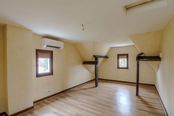 Maison 5 chambres, 2 garages, climatisation, 5 minutes autoroute, Chaulgnes, 15 minutes Nevers, 2h30 Paris