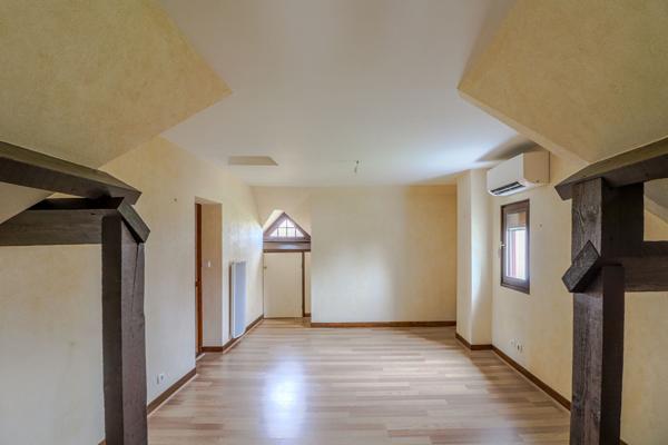 Maison 5 chambres, 2 garages, climatisation, 5 minutes autoroute, Chaulgnes, 15 minutes Nevers, 2h30 Paris