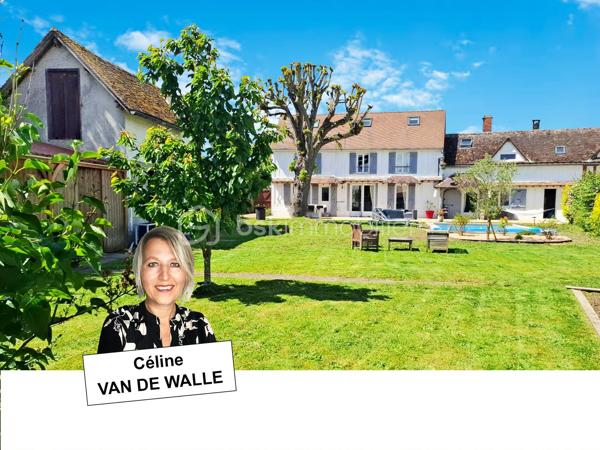 Située à 5' d'Orgerus et 5’ de Richebourg, amoureux de l’ancien et des beaux volumes, laissez-vous séduire par cette superbe longère entièrement rénovée avec soin, offrant environ 187 m² au sol, où authenticité et modernité se marient parfaitement. 
Gare de Tacoignières à 5’.

Dès l’entrée, le charme opère : matériaux de qualité, atmosphère chaleureuse et caractère de l’ancien sublimé par une très belle rénovation.
La maison propose 6 pièces, dont 4 chambres, avec tout le charme du mansardé qui confère une ambiance cosy et raffinée.

Au rez-de-chaussée, un grand espace de vie d'environ 75 m2, lumineux et convivial, comprenant une cuisine aménagée (env 17m2), une salle à manger (env 33m2) et un salon voûté d’environ 25m2 avec une magnifique cheminée, qui invite aux moments en famille ou entre amis. Un WC séparé et une chaufferie complète ce niveau.
Au 1er étage, une double chambre avec attenant, un dressing, un WC séparé et une salle de bain, ainsi qu’une autre chambre avec sa salle d’eau et ses rangements.
Sous les combles, une pièce palière (pouvant servir de bureau ou autre activité) dessert 2 belles chambres mansardées. Le charme assuré !

À l’extérieur, vous profiterez d’un beau terrain avec une magnifique piscine enterrée récente de 7 m x 4 m, tout juste réalisée et mise en eau (mai 2026), équipée de sa pompe à chaleur pour prolonger les baignades en toute saison.
Côté dépendances, cette propriété offre de nombreuses possibilités :
    • Un garage d’environ 33 m² au sol, avec étage et plancher bois, idéal pour du stockage, un bureau, un atelier d’artiste ou une activité indépendante. 
    • Un atelier d’environ 22 m², qui accueille actuellement le local technique de la piscine et un espace avec établi pour les bricoleurs.

Les plus :
- Longère entièrement rénovée
- Toiture refaite
- Charme de l’ancien préservé
- Piscine neuve avec pompe à chaleur
- Dépendances offrant de multiples usages
- Environnement très calme et cadre de vie privilégié

On arrive, on pose les valises !
Un bien rare, alliant cachet, confort et potentiel, à découvrir sans tarder.
Une visite s’impose...