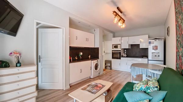 PORT FREJUS T2 TERRASSE CAVE