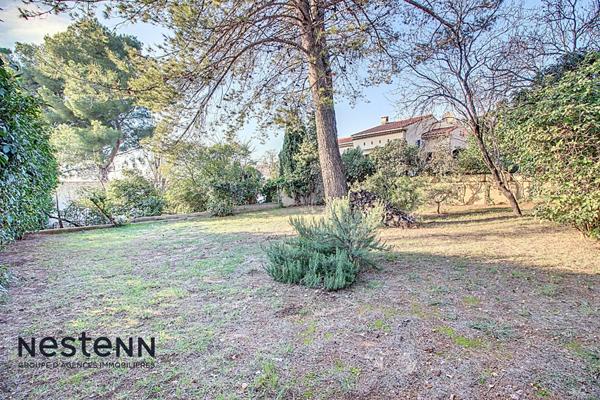 Terrain à bâtir d'une surface de 653m² à Vitrolles avec emprise au sol autorisée de 163m².