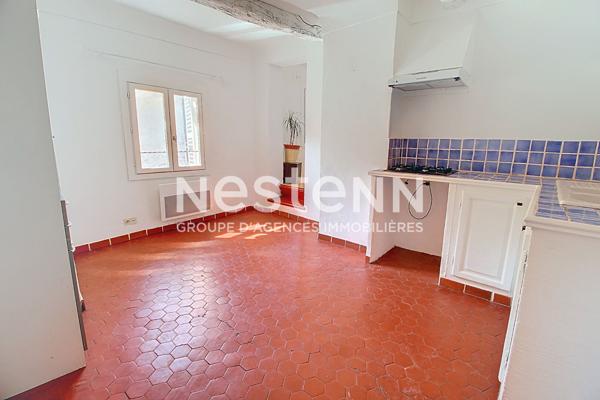 A VENDRE Appartement T2 - LUMINEUX - COTIGNAC - PROCHE VILLAGE - Parking proche