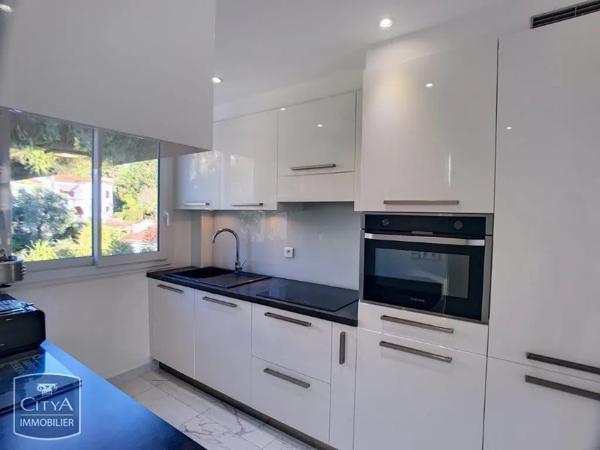 Appartement à louer 4 pièces 66m²