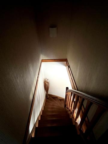 Maison de ville des années 70, 5 pièces, proche du centre ville de CONDOM (32) avec jardin, piscine et dépendances.