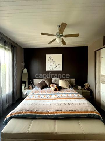 Maison de ville des années 70, 5 pièces, proche du centre ville de CONDOM (32) avec jardin, piscine et dépendances.