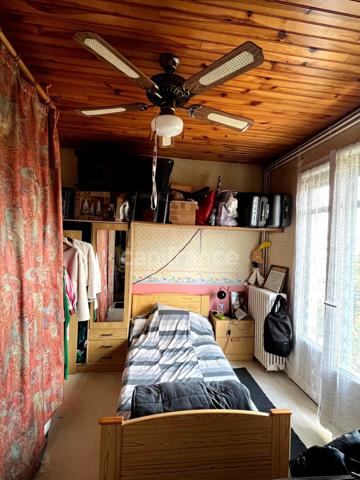 Maison de ville des années 70, 5 pièces, proche du centre ville de CONDOM (32) avec jardin, piscine et dépendances.