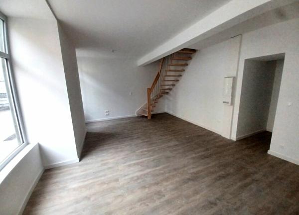 Appartement à vendre    3 pièces • 66,57 m2 Saint-Étienne-de-Saint-Geoirs