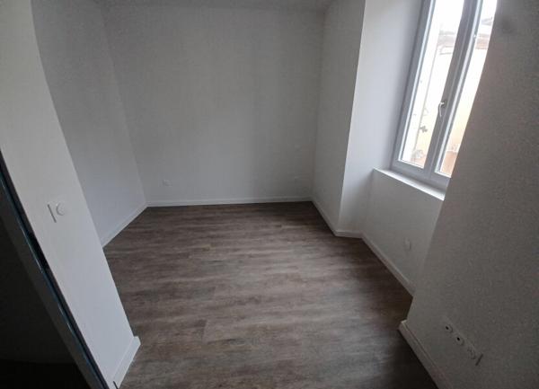 Appartement à vendre    3 pièces • 66,57 m2 Saint-Étienne-de-Saint-Geoirs