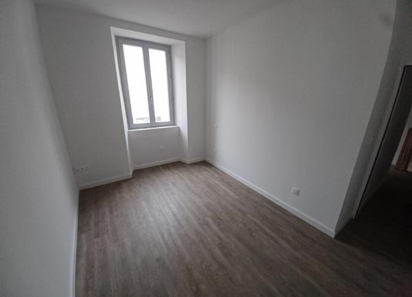 Appartement à vendre    3 pièces • 66,57 m2 Saint-Étienne-de-Saint-Geoirs