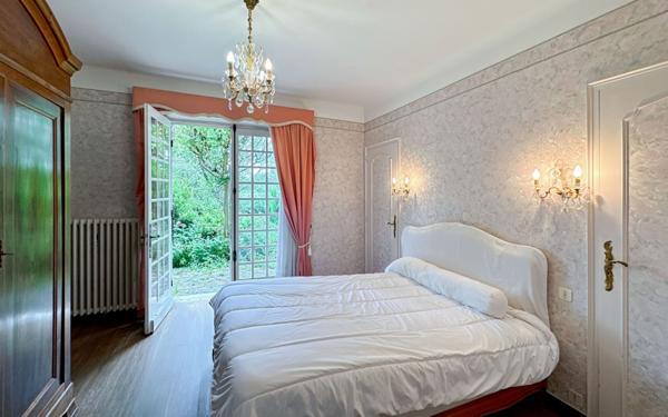 Maison à vendre    10 pièces • 300 m2 Trélissac