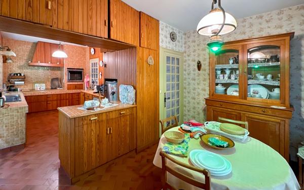 Maison à vendre    10 pièces • 300 m2 Trélissac