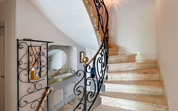 Maison à vendre    10 pièces • 300 m2 Trélissac