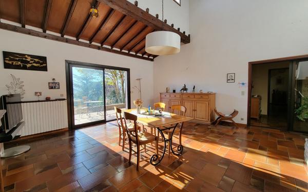 Maison à vendre    5 pièces •  Catllar