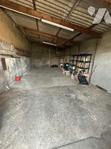 A GIVORS (Rhône), une maison à usage d'habitation avec jardin et petite dépendance.