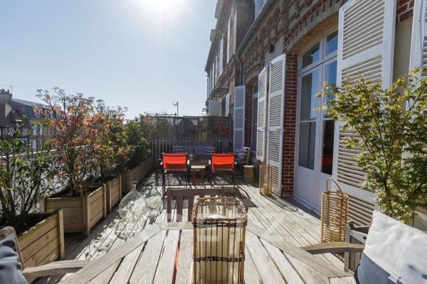 Hôtel Particulier de Prestige à Vendre – Triangle d’Or Deauville – 350 m²