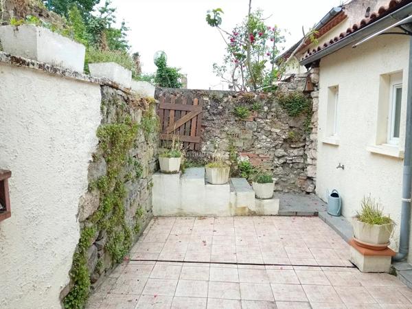 Vente                                                      Maison de ville
                        
                     4 pièces                      99 m2                     à Carmaux