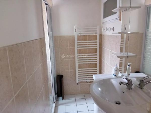Vente                                                      Maison de ville
                        
                     4 pièces                      99 m2                     à Carmaux