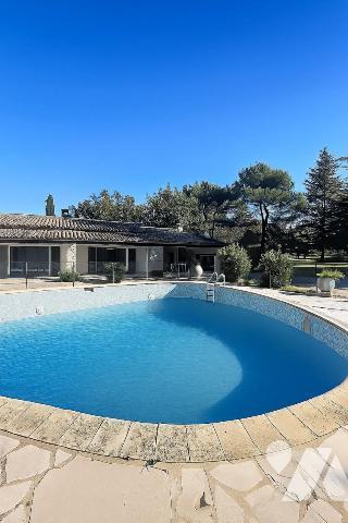 A vendre Villa de caractère en pierre avec vaste terrain, au calme absolu