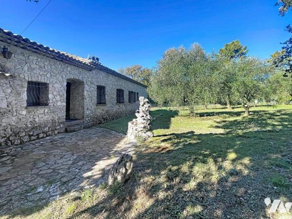 A vendre Villa de caractère en pierre avec vaste terrain, au calme absolu