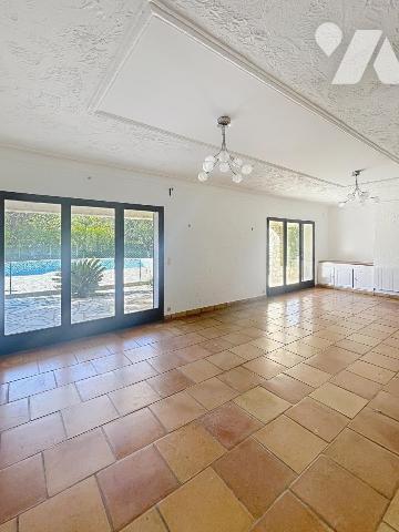 A vendre Villa de caractère en pierre avec vaste terrain, au calme absolu