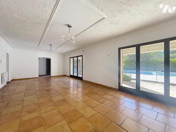 A vendre Villa de caractère en pierre avec vaste terrain, au calme absolu