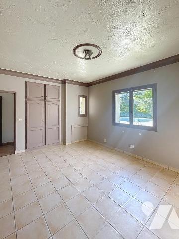 A vendre Villa de caractère en pierre avec vaste terrain, au calme absolu