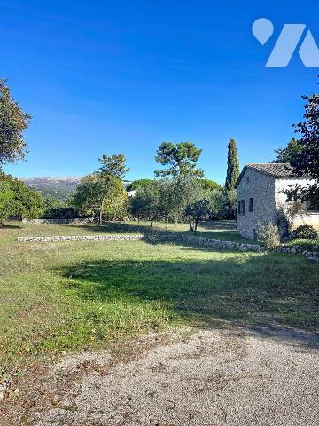 A vendre Villa de caractère en pierre avec vaste terrain, au calme absolu