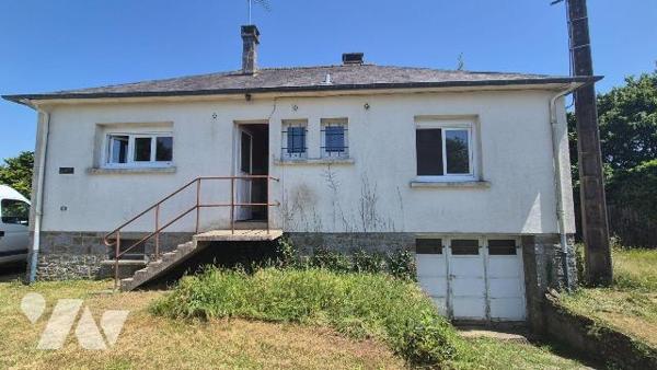 GORRON en campagne : Pavillon comprenant :
- Entrée, salon/séjour, cuisine, dégagement, deux c...