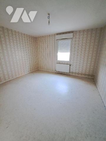 CENTRE LA SUZE SUR SARTHE - PROCHE TOUTES COMMODITES - PLAIN PIED
Maison semi mitoyenne compre...