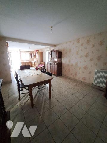 CENTRE LA SUZE SUR SARTHE - PROCHE TOUTES COMMODITES - PLAIN PIED
Maison semi mitoyenne compre...