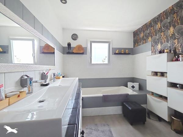 Maison à vendre 442 260 € Léognan 4 p 119 m² DPE C