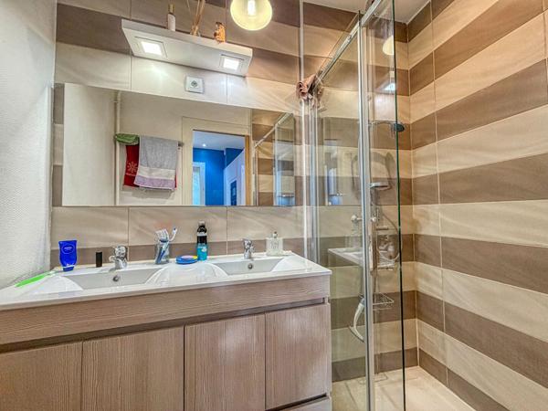 ROYAN - Maison de ville à fort potentiel ? Au coeur du centre-ville et à 800 m de la plage Royan