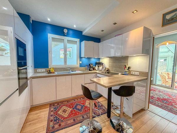 ROYAN - Maison de ville à fort potentiel ? Au coeur du centre-ville et à 800 m de la plage Royan