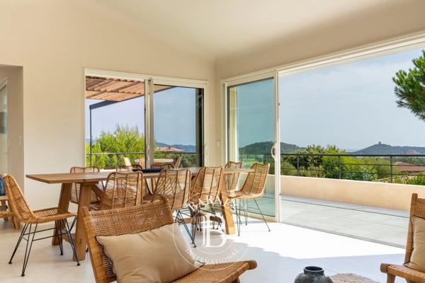Sainte-Lucie-de-Porto-Vecchio, Villa 5 Chambres -  185 m² à vendre