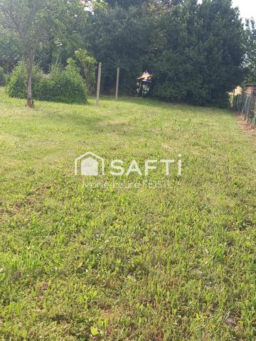 Un emplacement recherché pour concilier vie à la campagne et proximité de la ville. Terrain constructible  720 m2