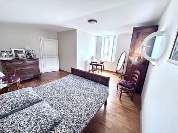 Maison 8 pièces - 180 m² Exclusivité efficity