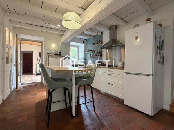? Une demeure de caractère... avec la possibilité de détacher une parcelle constructible : une opportunité rare !