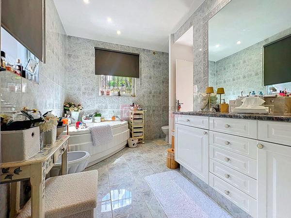 Villa 5 pièces 182 m2 avec TERRAIN DE 1600 M2