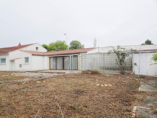 LA ROCHELLE - Quartier Saint-Eloi, Terrain avec dépendances et garage