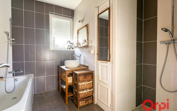 Maison à vendre    5 pièces •  Saint-Genis-Laval