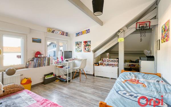 Maison à vendre    5 pièces •  Saint-Genis-Laval