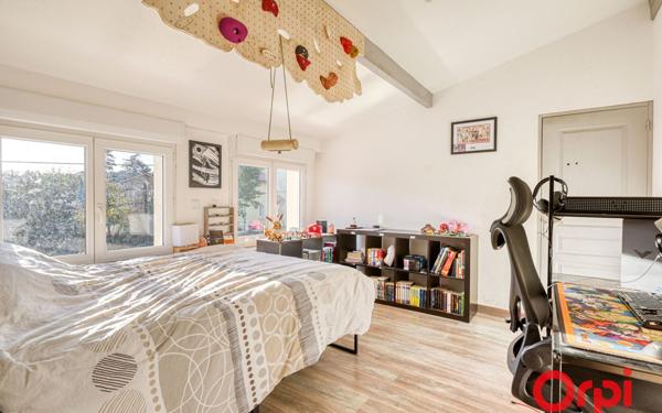 Maison à vendre    5 pièces •  Saint-Genis-Laval