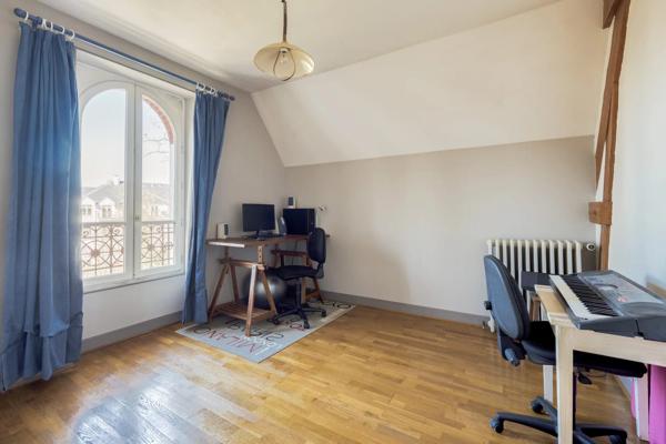 Maison de Maître au cœur de Meaux + Dépendances