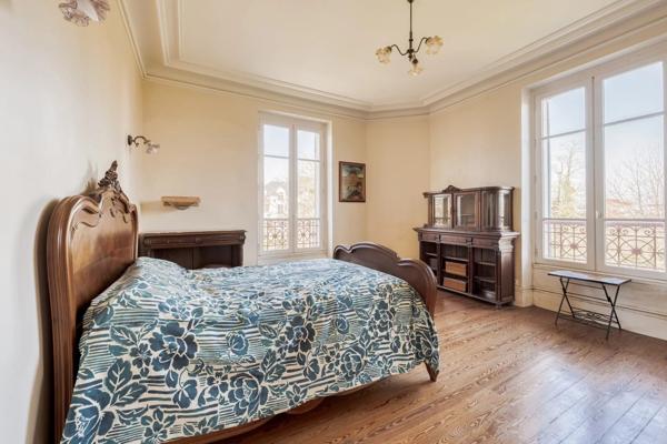 Maison de Maître au cœur de Meaux + Dépendances