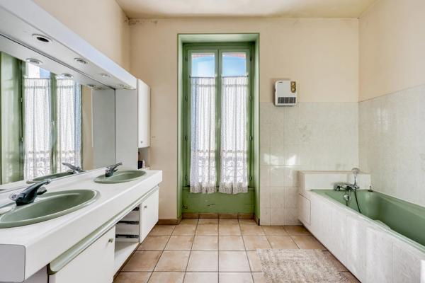 Maison de Maître au cœur de Meaux + Dépendances